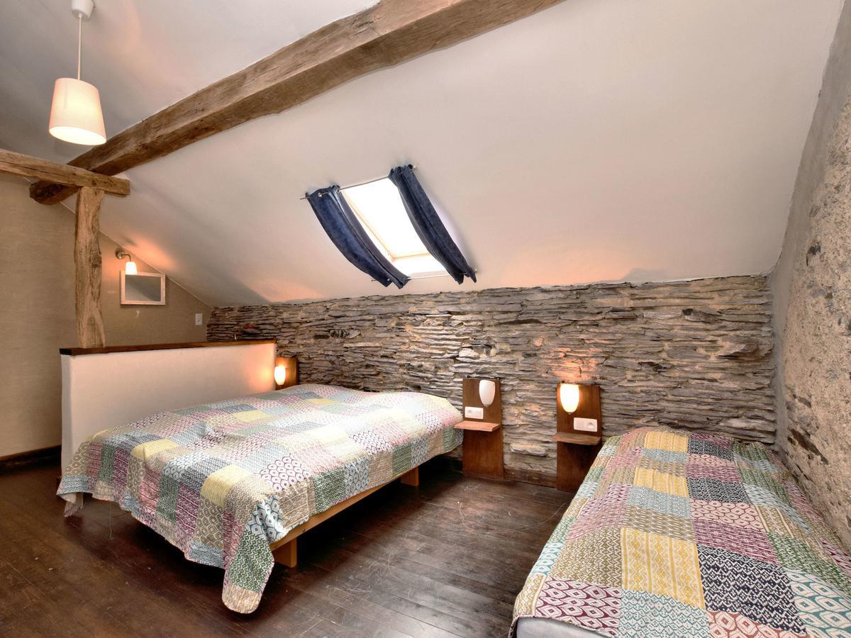 Spacious Holiday Home In Lierneux With Garden Екстериор снимка