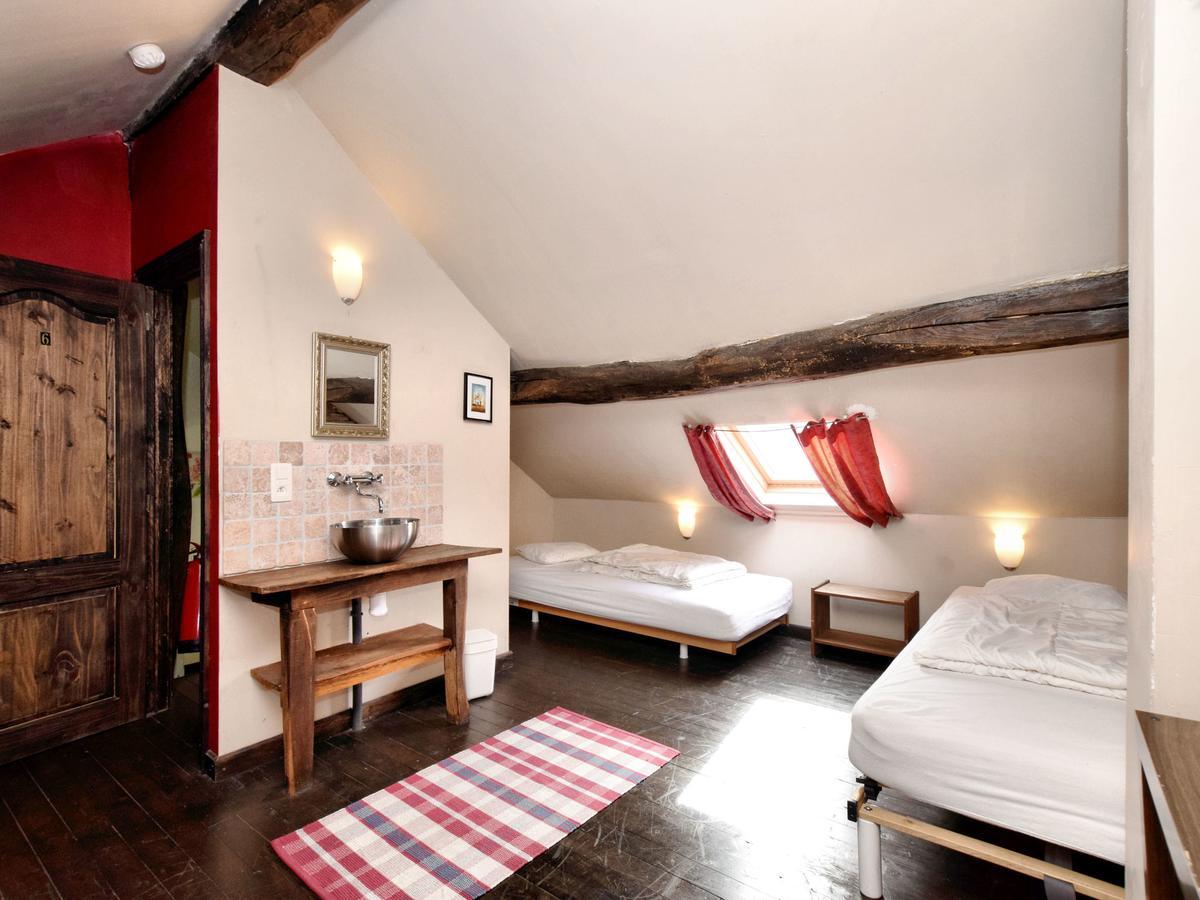 Spacious Holiday Home In Lierneux With Garden Екстериор снимка