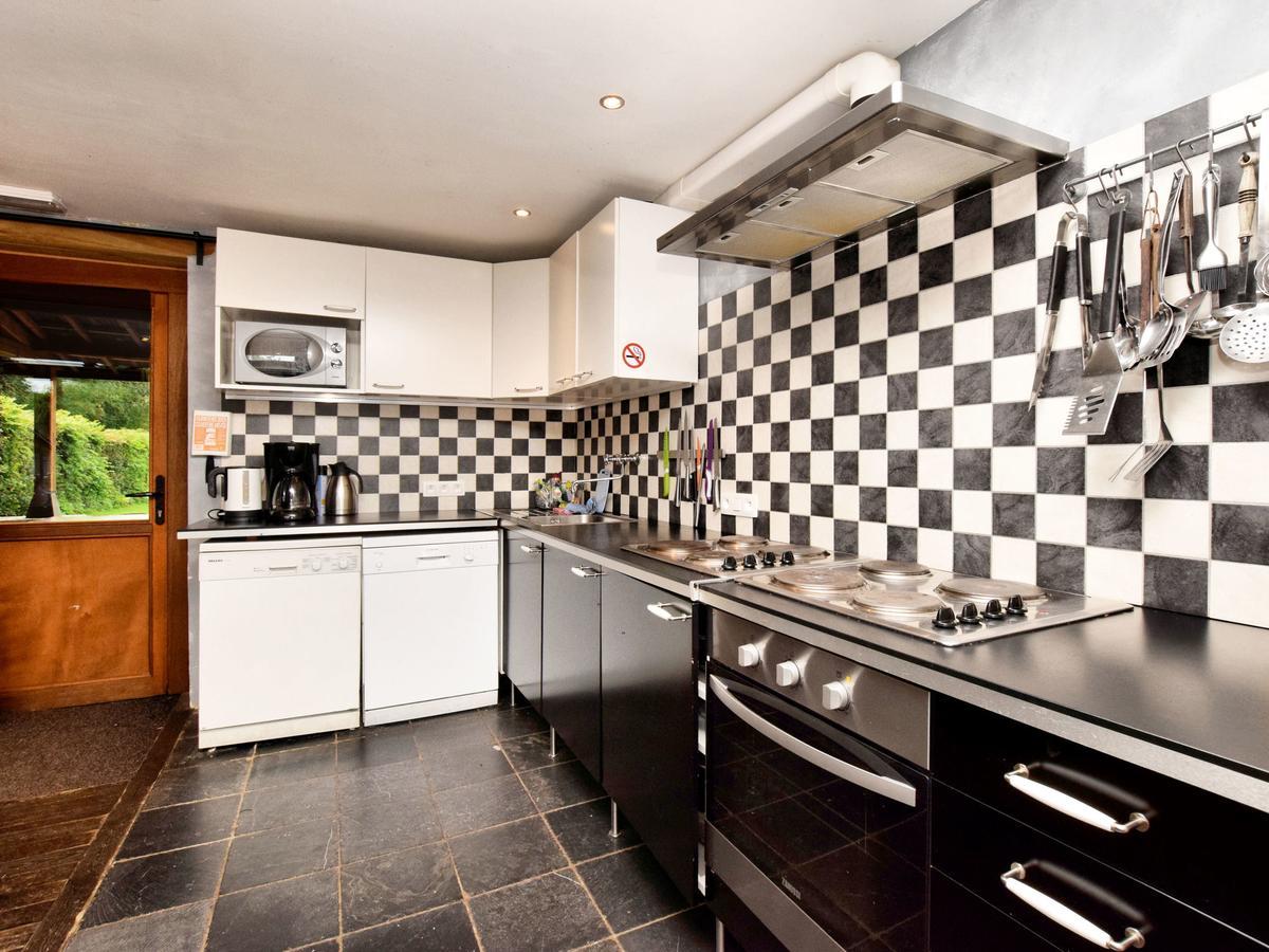 Spacious Holiday Home In Lierneux With Garden Екстериор снимка