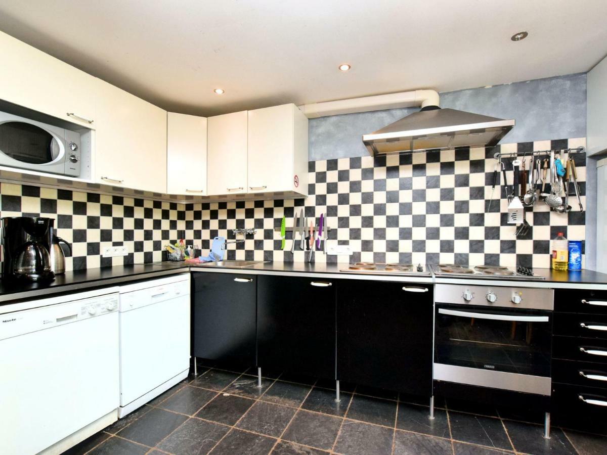Spacious Holiday Home In Lierneux With Garden Екстериор снимка